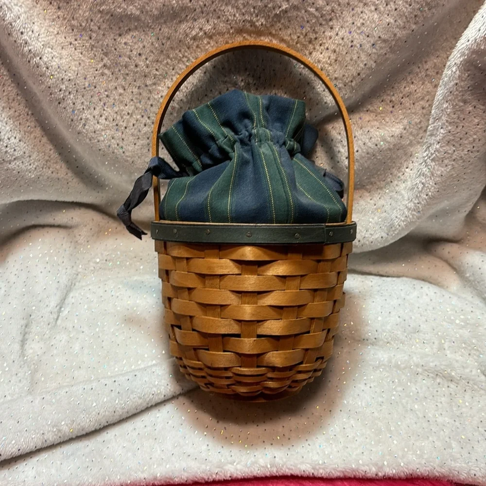 Longaberger 2004 Collectors Club Basket
